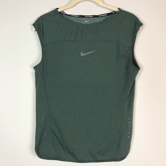 Women’s Nike Running Aeroreact muscle tee